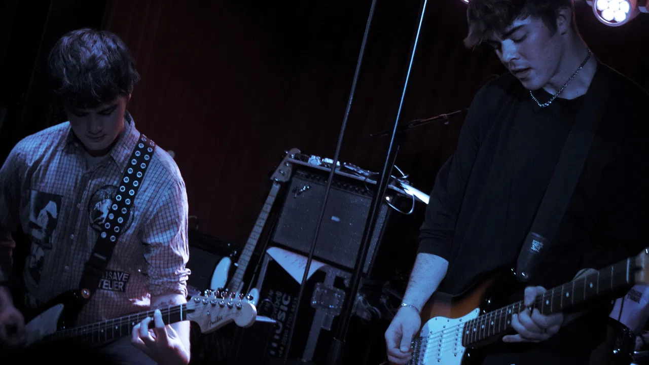 Feed My Head - Croíthe backdrop