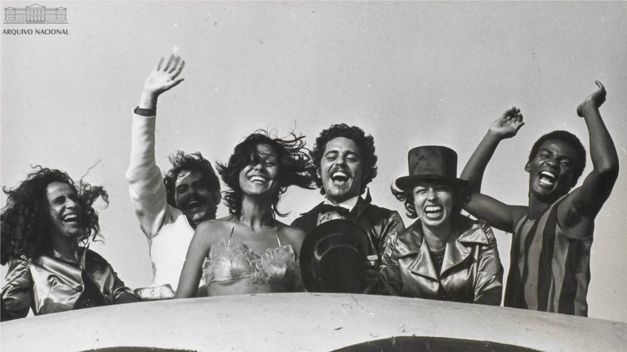 When Carnaval Comes backdrop