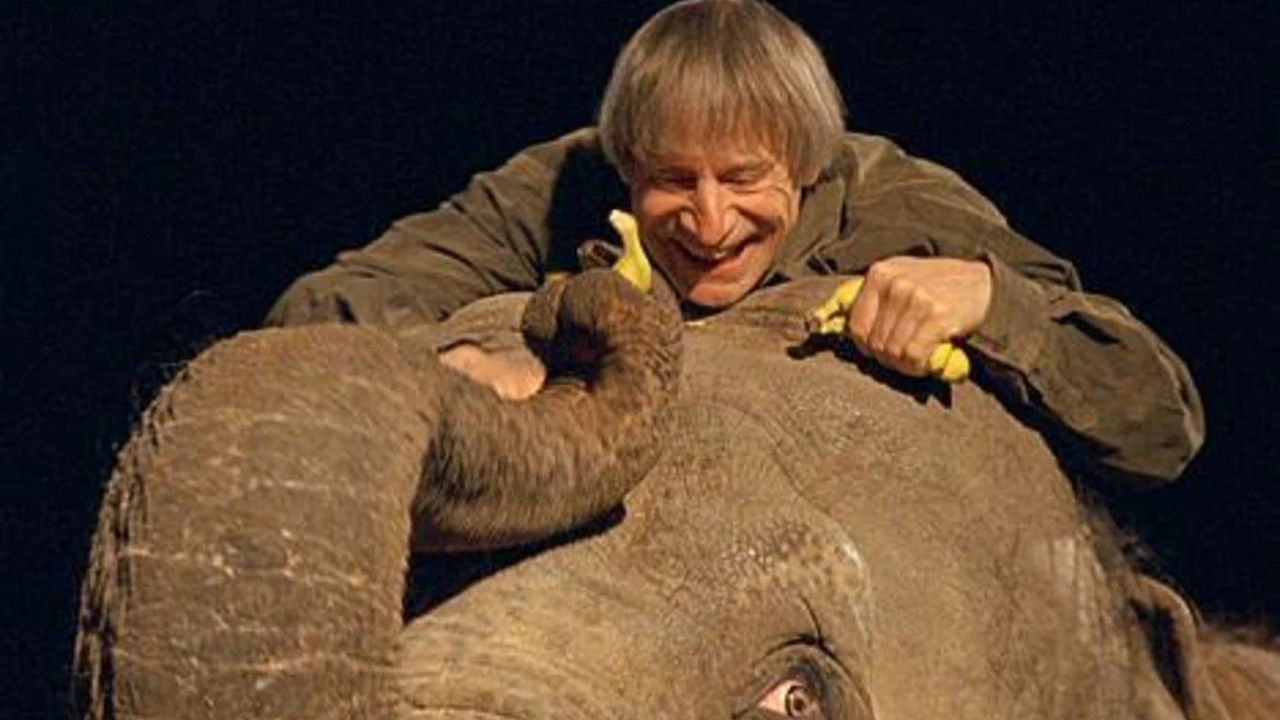 Dimitri - Clown backdrop