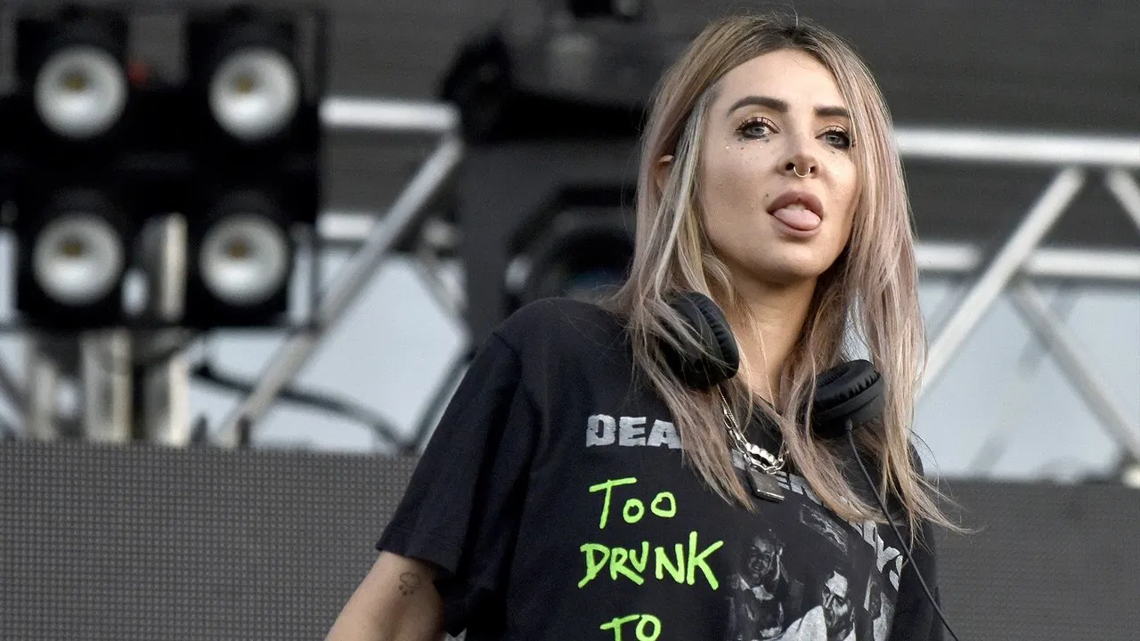 Underplayed backdrop