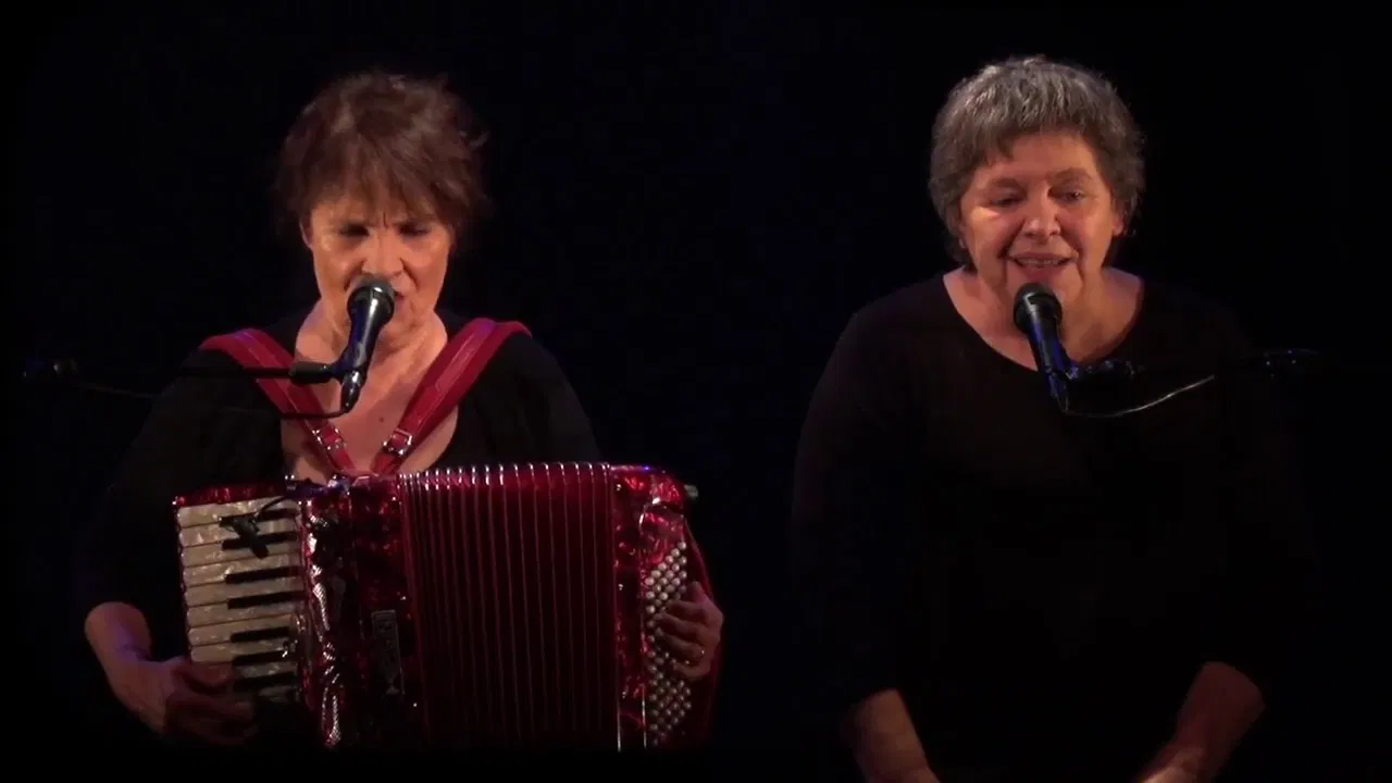 Michèle Bernard - Un p'tit rêve très court backdrop