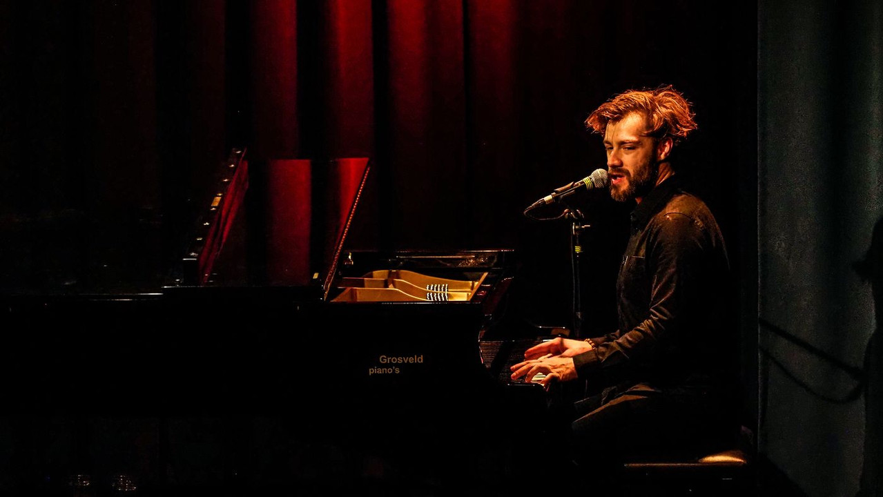 Pieter Verelst: Amai backdrop