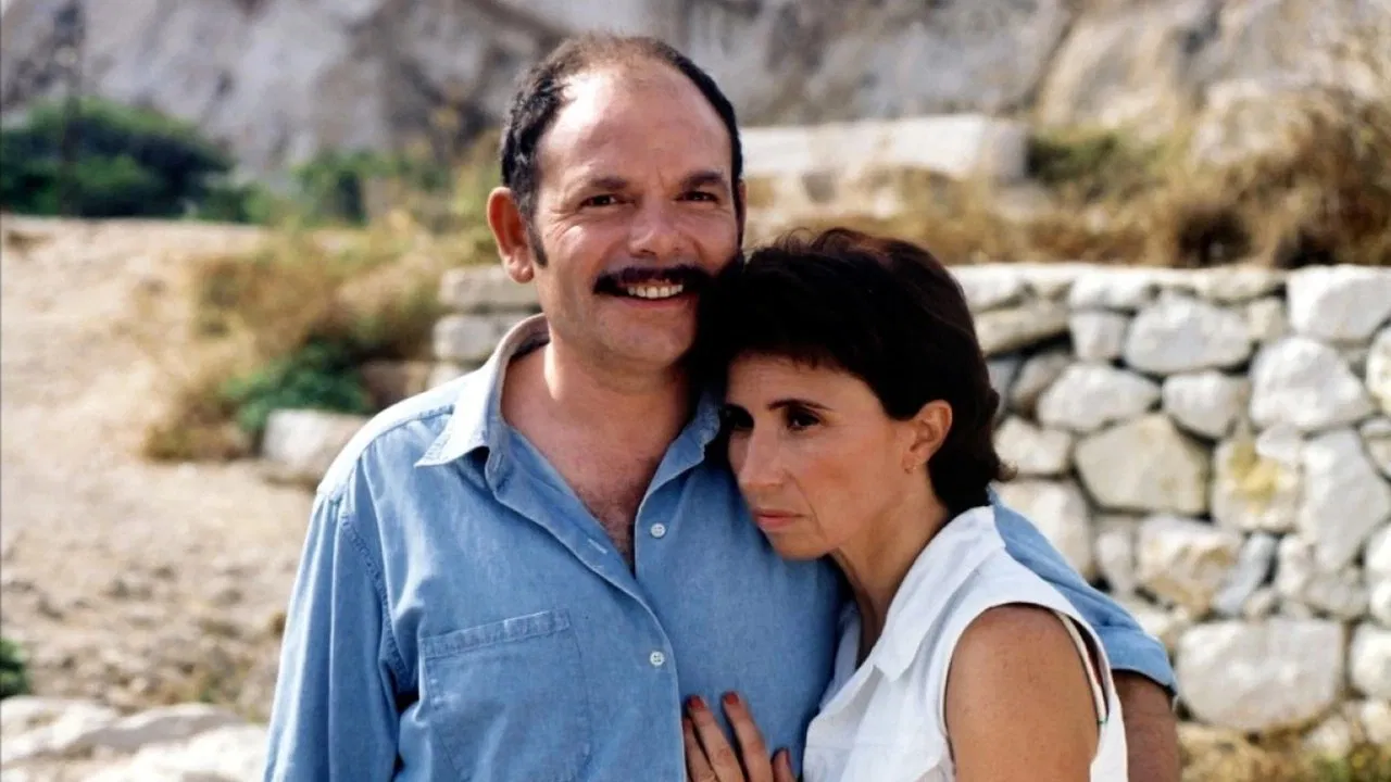 Marie-Jo and Her 2 Loves backdrop