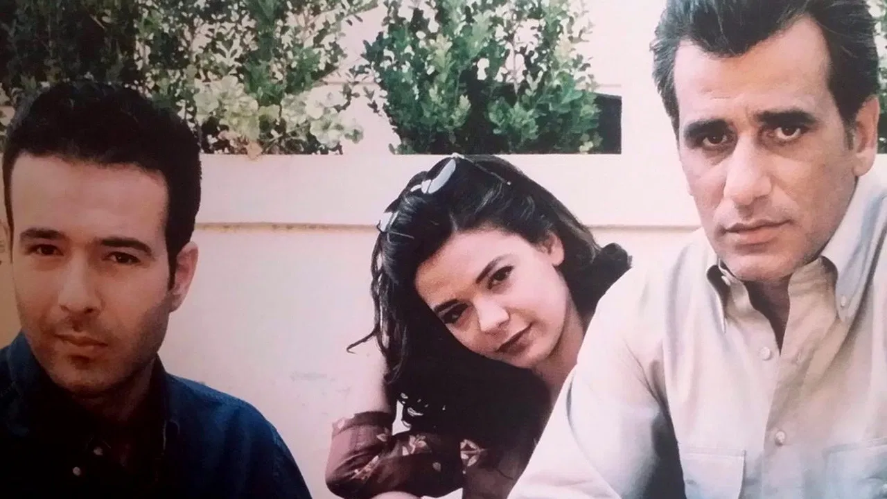 Τρικυμία backdrop