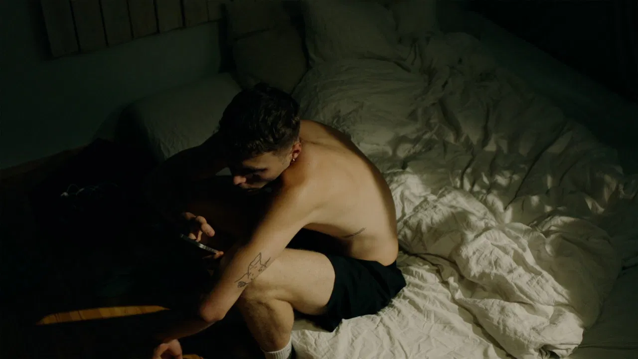 Alleine (+1) backdrop