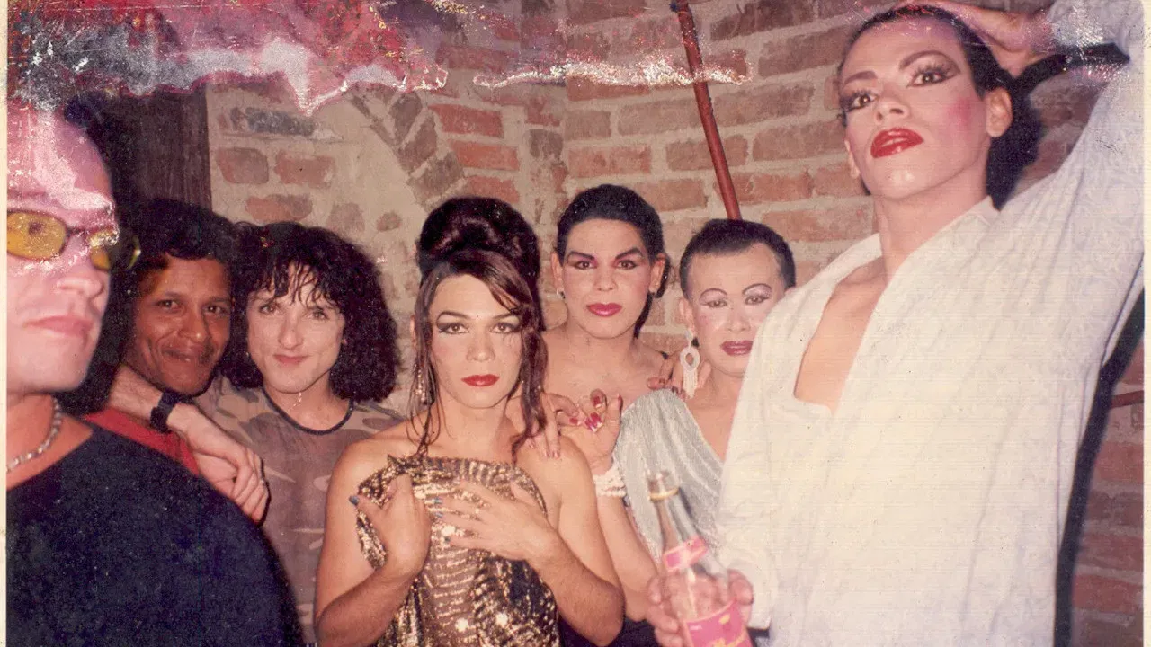 Transformistas backdrop