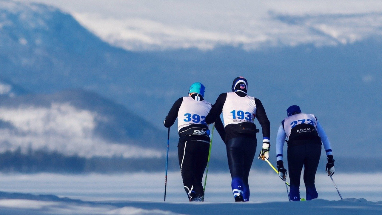 Världens längsta skidlopp - 22 mil ovanför Polcirkeln backdrop