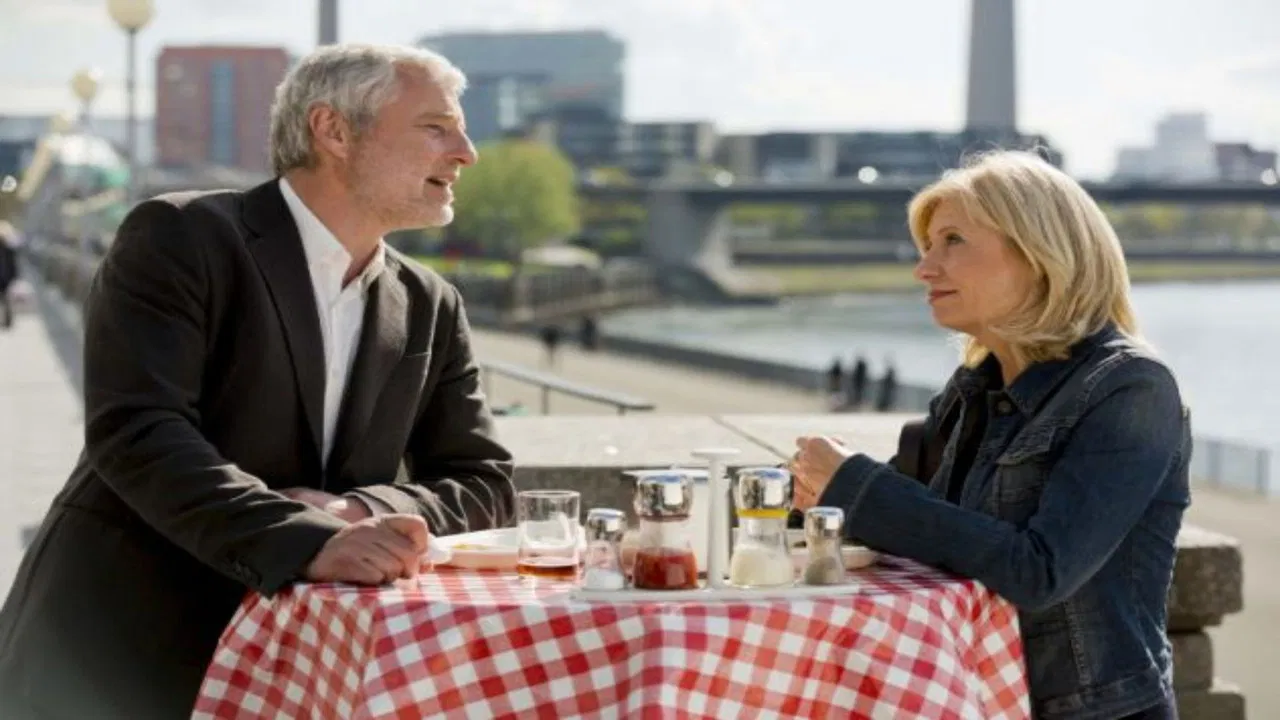 Zu schön um wahr zu sein backdrop