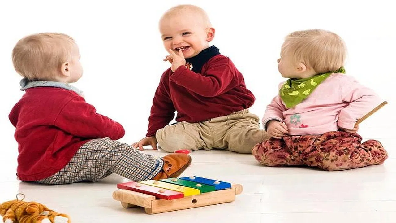 Kleine Eroberer - Wie Babys die Welt entdecken backdrop