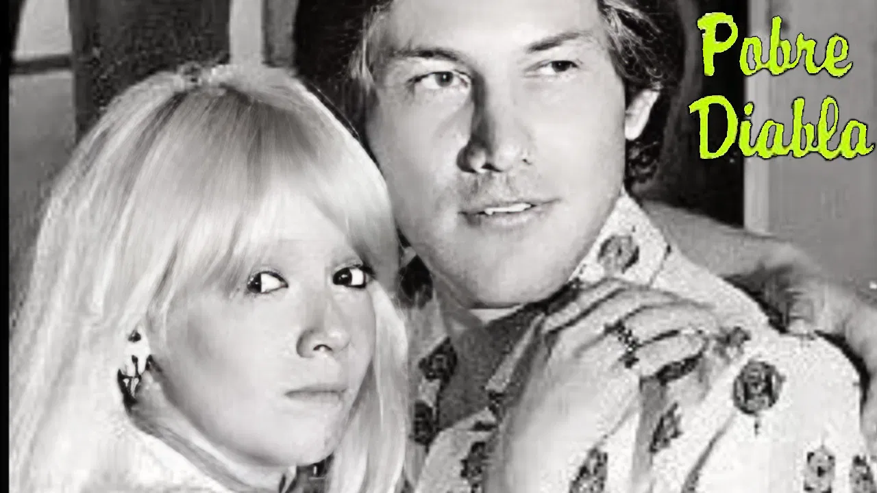 Pobre diabla backdrop