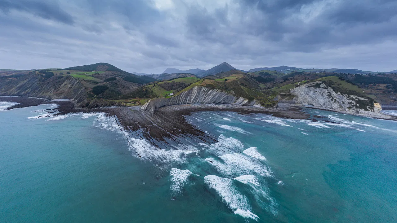 Flysch, Haitzen Hitza backdrop