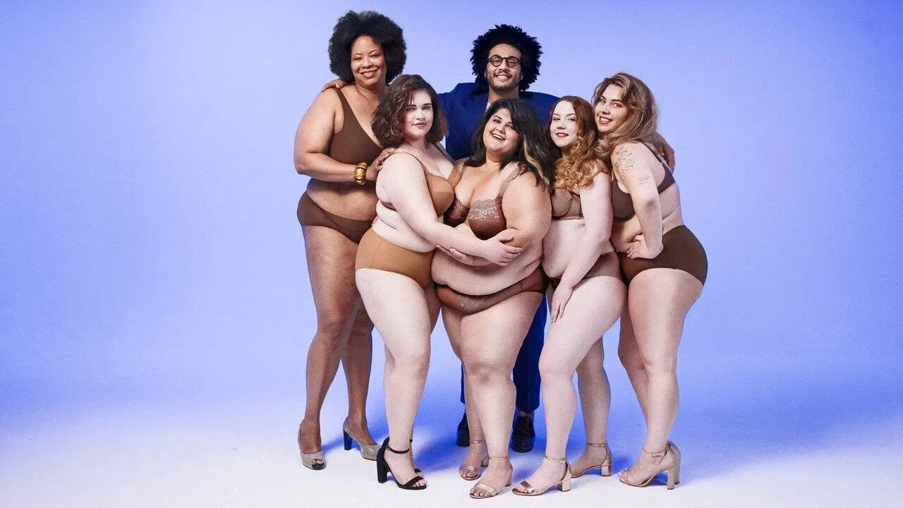 Comment être belle toute nue backdrop