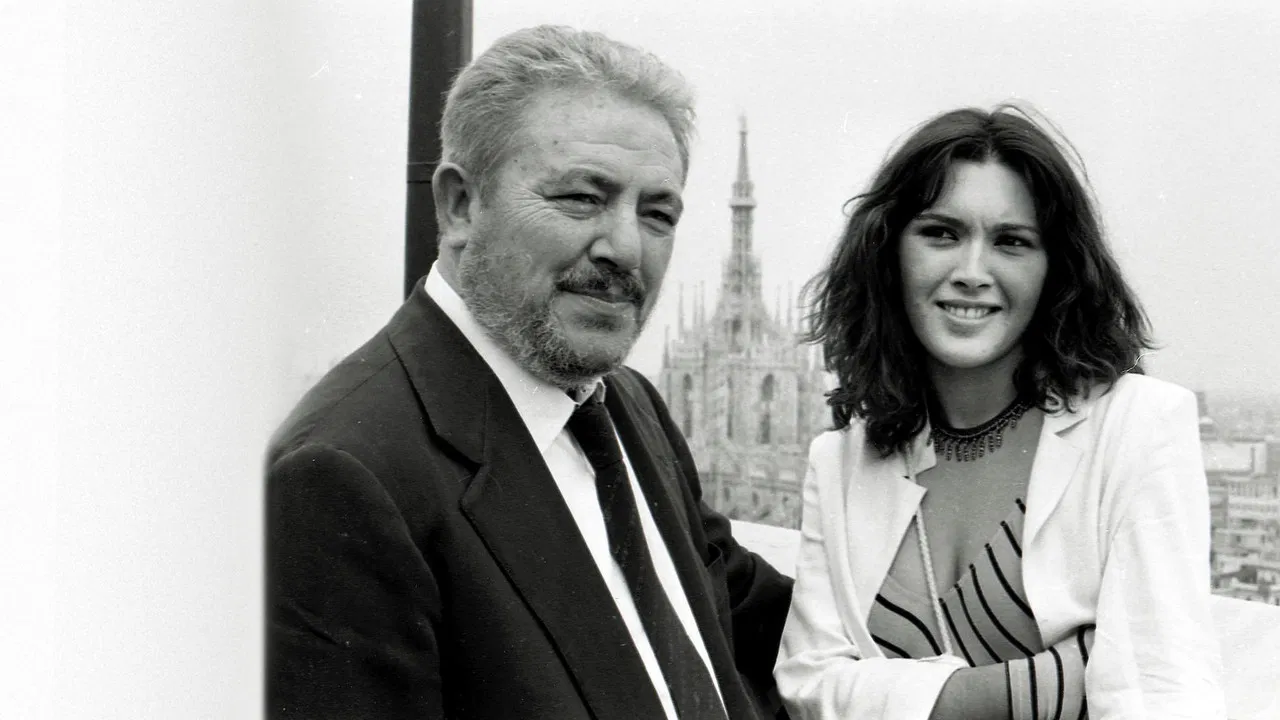 Il corpo della ragassa backdrop