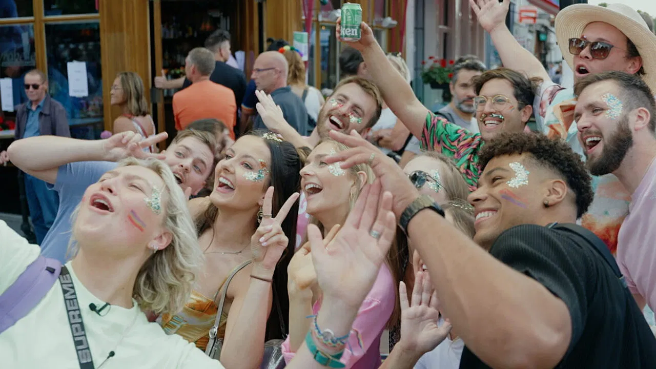 On Est Party - A Party Travel Guide backdrop