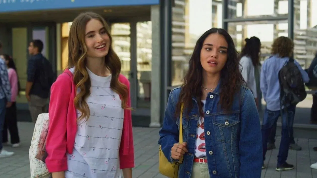 Charlotte M.: Il film - Flamingo Party backdrop