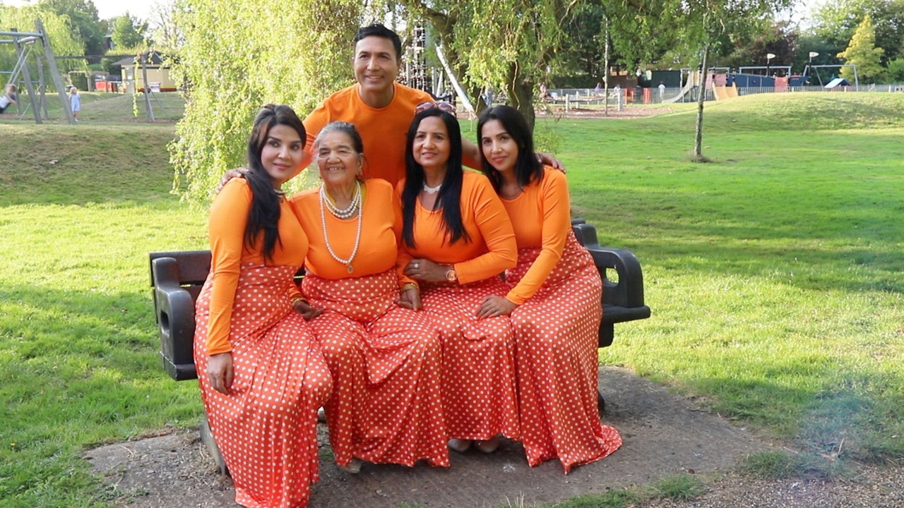 Aama Pyari Aama backdrop