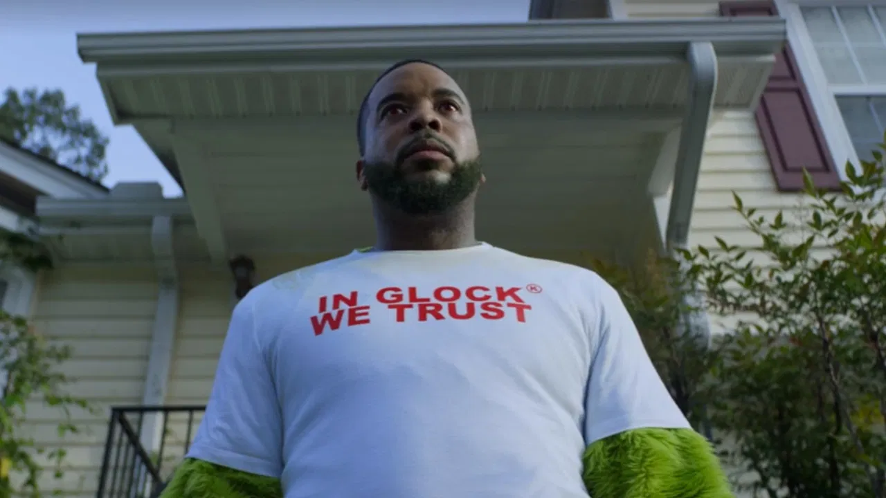 The Grinch That Stole B*tches backdrop