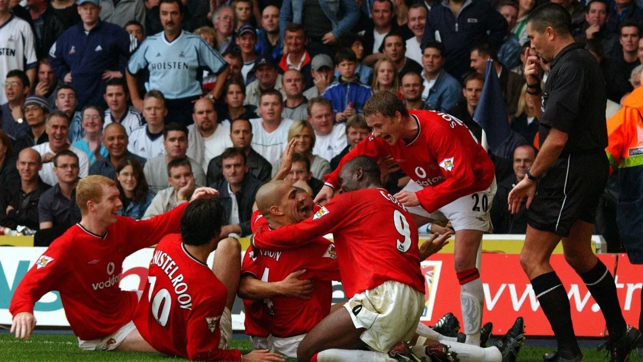 Manchester United: The Official History 1878-2008 backdrop