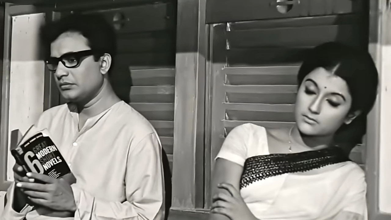 Ekhane Pinjar backdrop