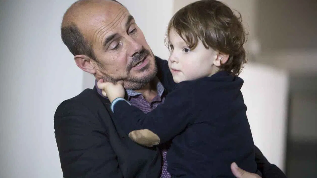 Presque comme les autres backdrop