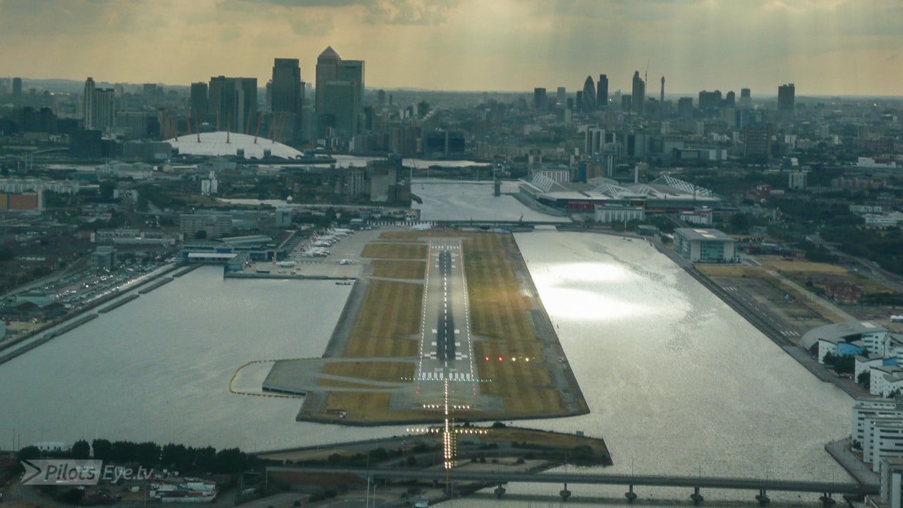PilotsEYE.tv London City CS100/A220 backdrop