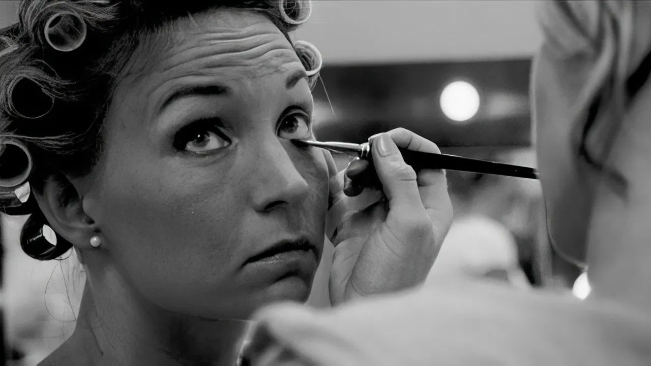 Halva sanningen backdrop