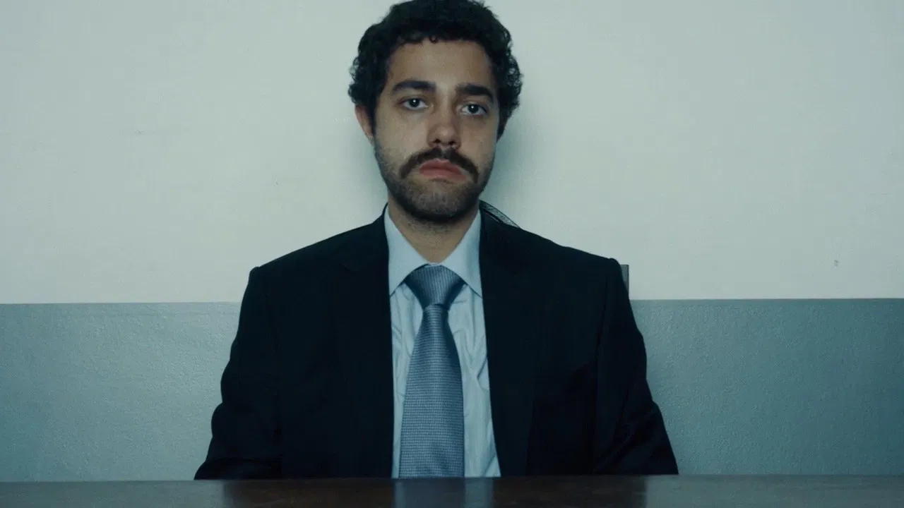 Velha Roupa Colorida backdrop