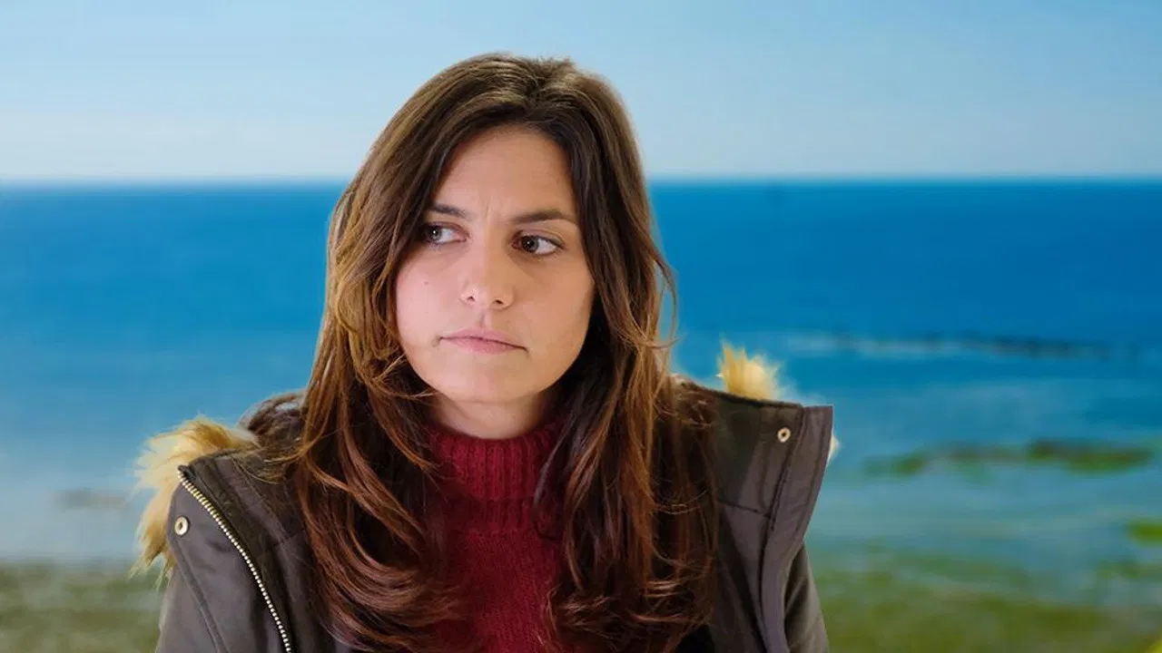 Quand je serai grande, je te tuerai backdrop