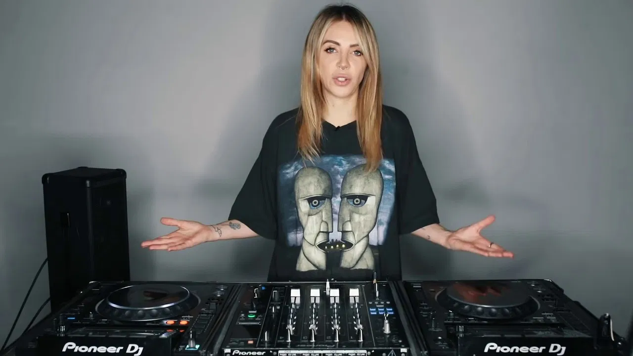 How To DJ For Beginners backdrop