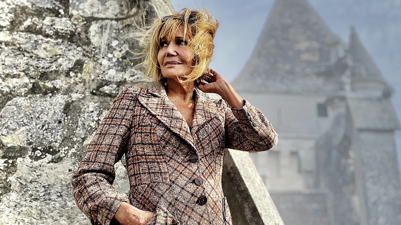 Elle parle d'Elle backdrop