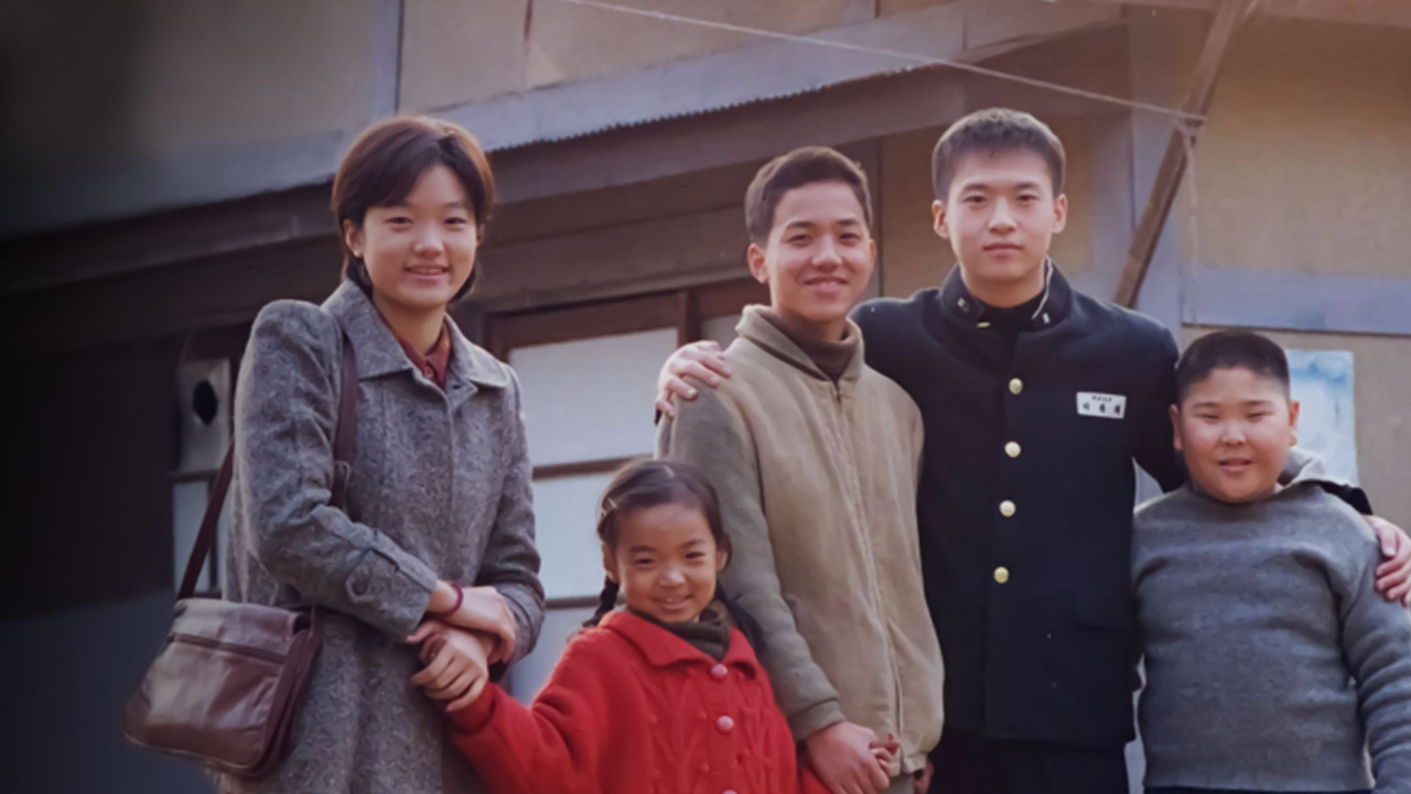 Six Siblings backdrop