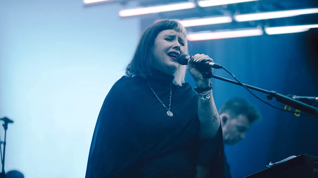 Slowdive: Echoes with Jehnny Beth backdrop