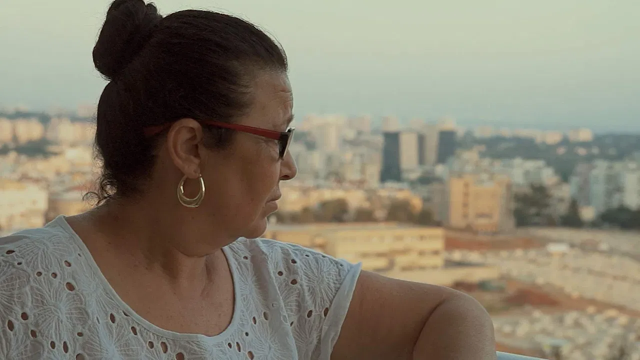 Heads and Tails backdrop