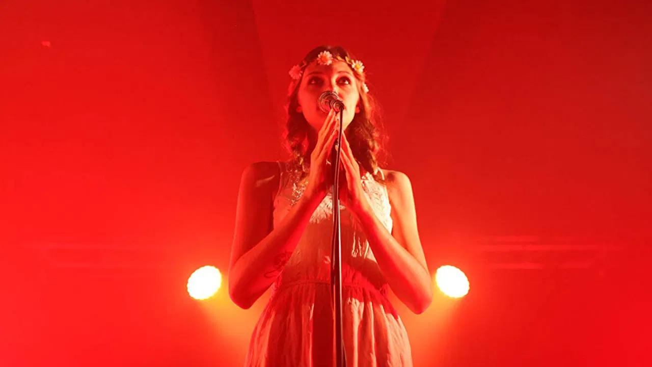 Non si può morire ballando backdrop