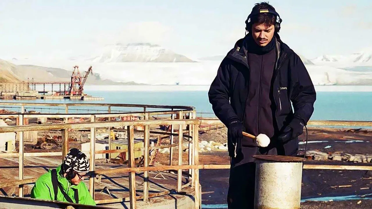 Efterklang: The Ghost of Piramida backdrop