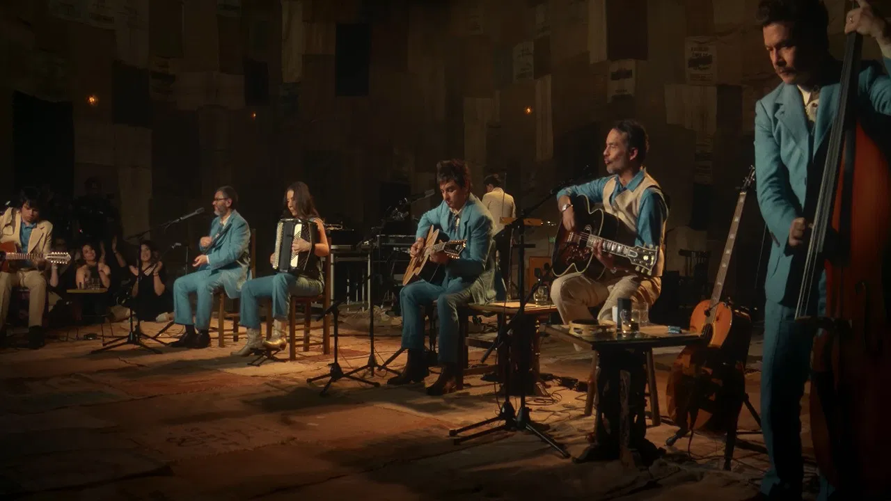 Los Bunkers: MTV Unplugged backdrop