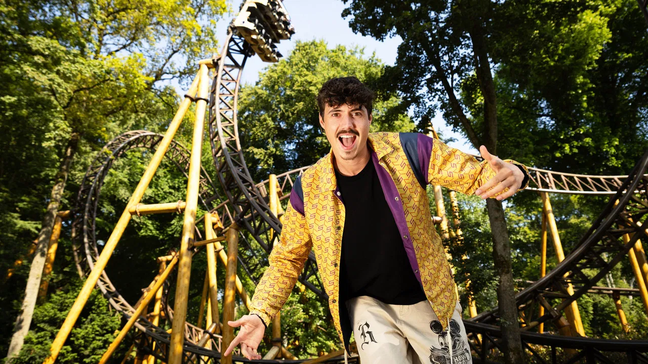 Extreme karaoke backdrop