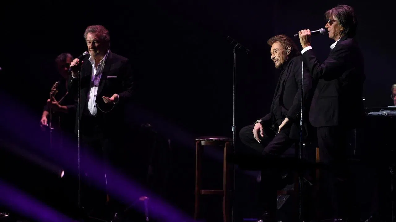 Les Vieilles Canailles backdrop