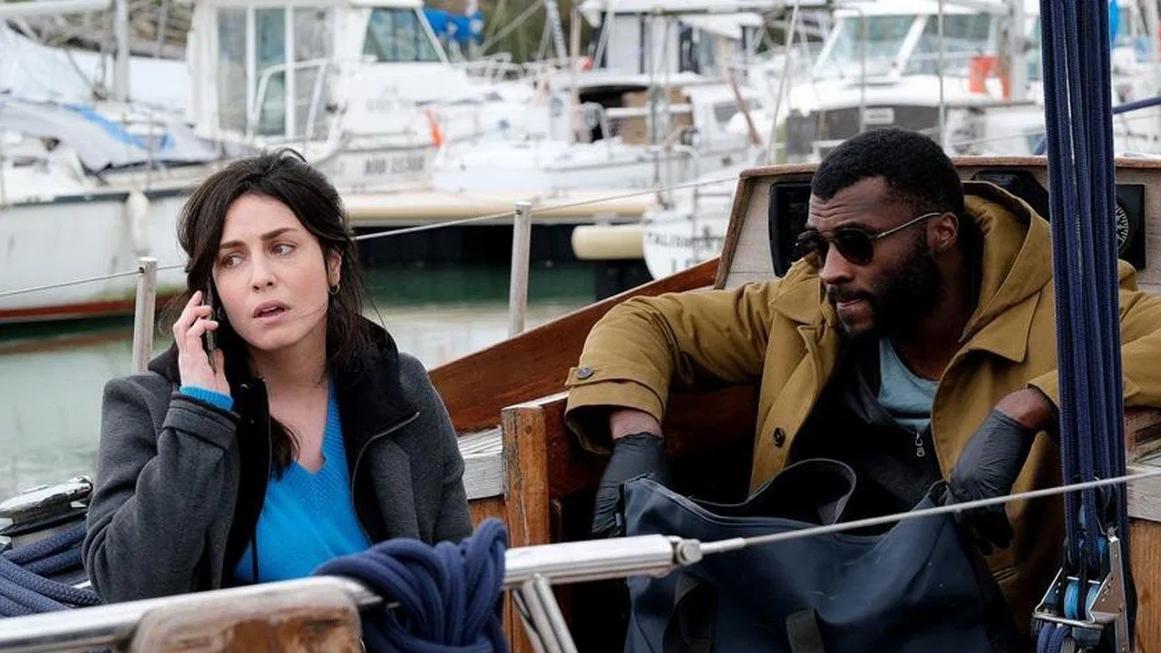 Les Mystères de la marée backdrop