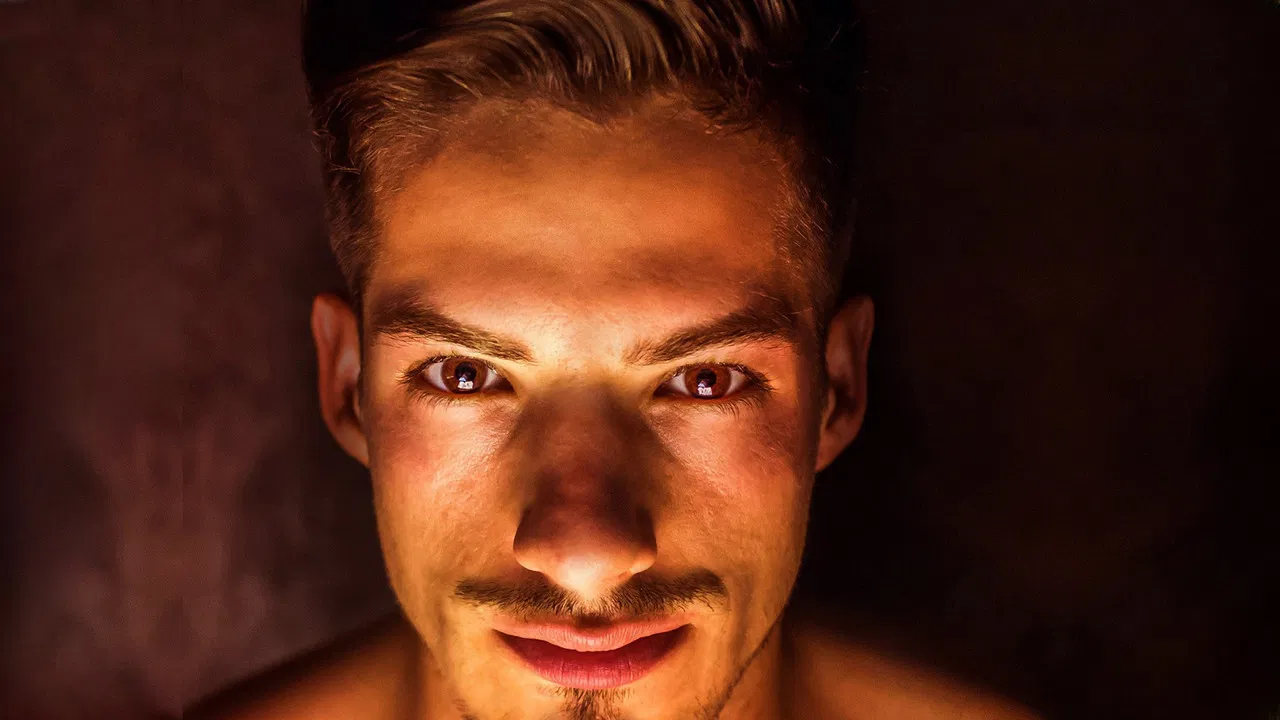 G—Lost in Frankfurt backdrop