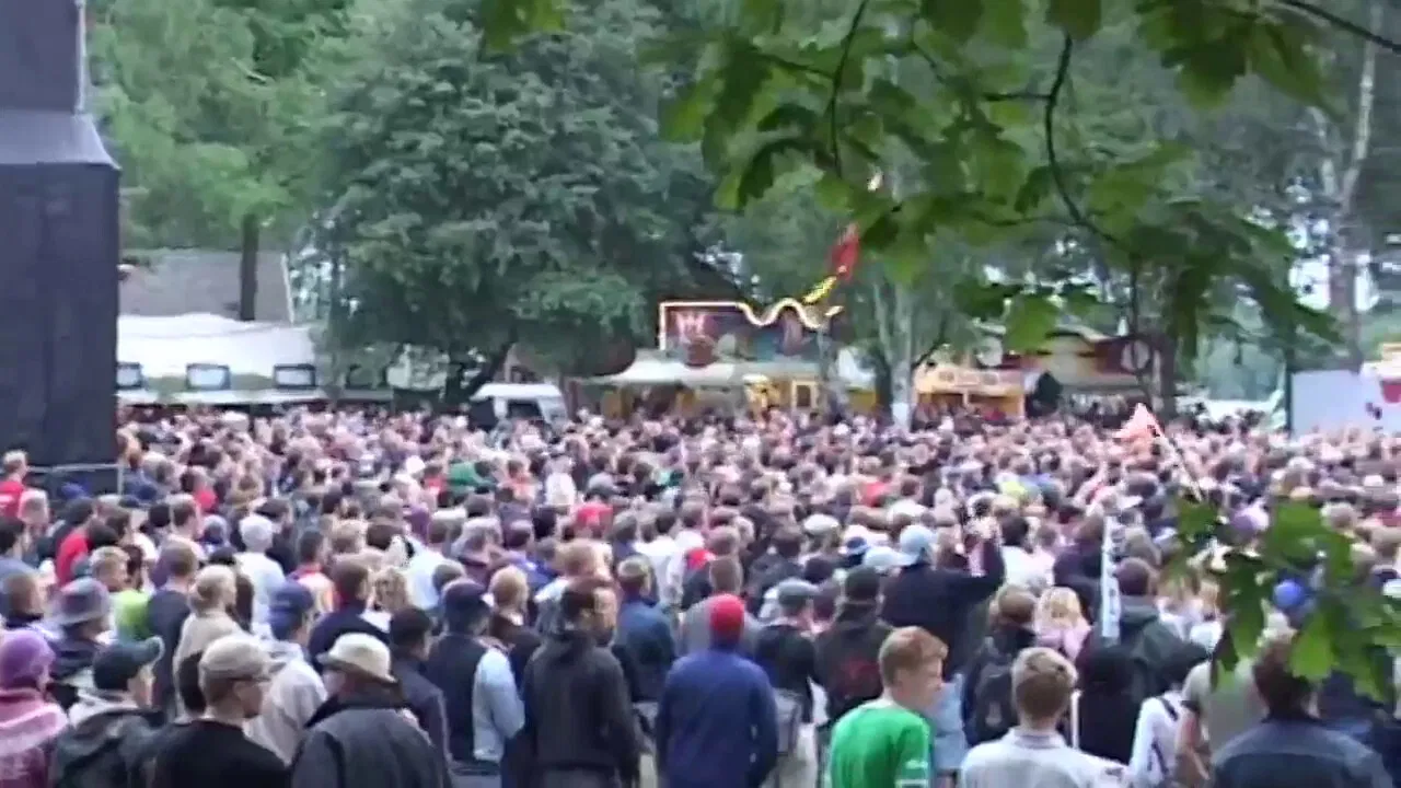 Hultsfredsfestivalen: Går det inte så går det ändå backdrop