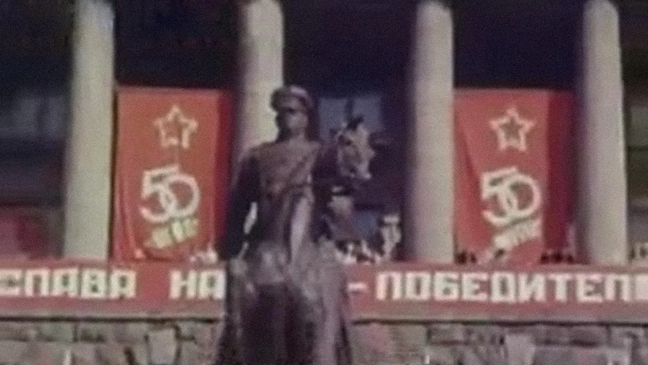 The Bridle for the Red Horse backdrop