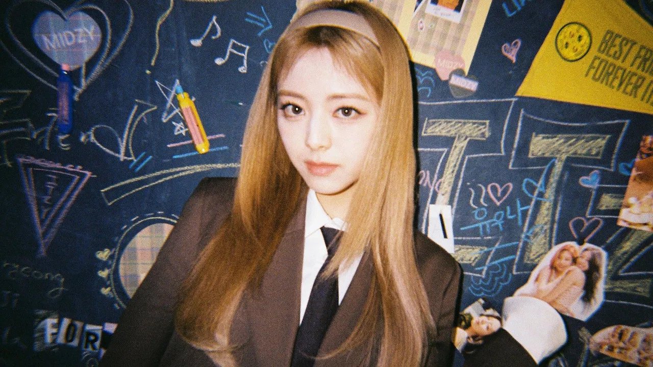 ITZY 2023 Season's Greetings [Best Friends Forever] backdrop