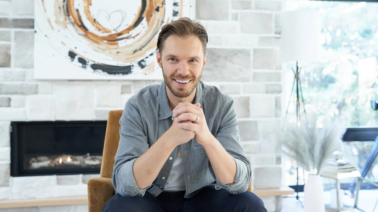 Combien tu m'aimes? backdrop