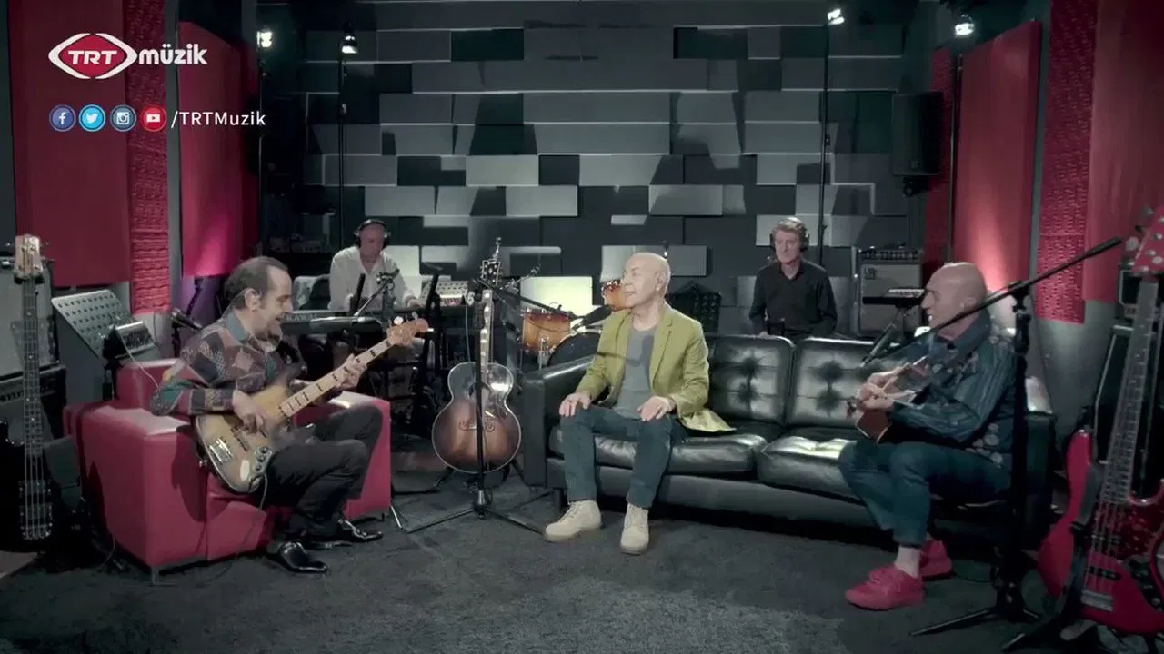 MFÖ Akustik backdrop