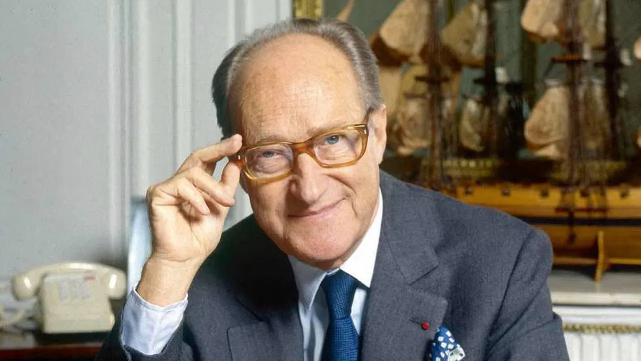 Le Dossier D'Alain Decaux backdrop