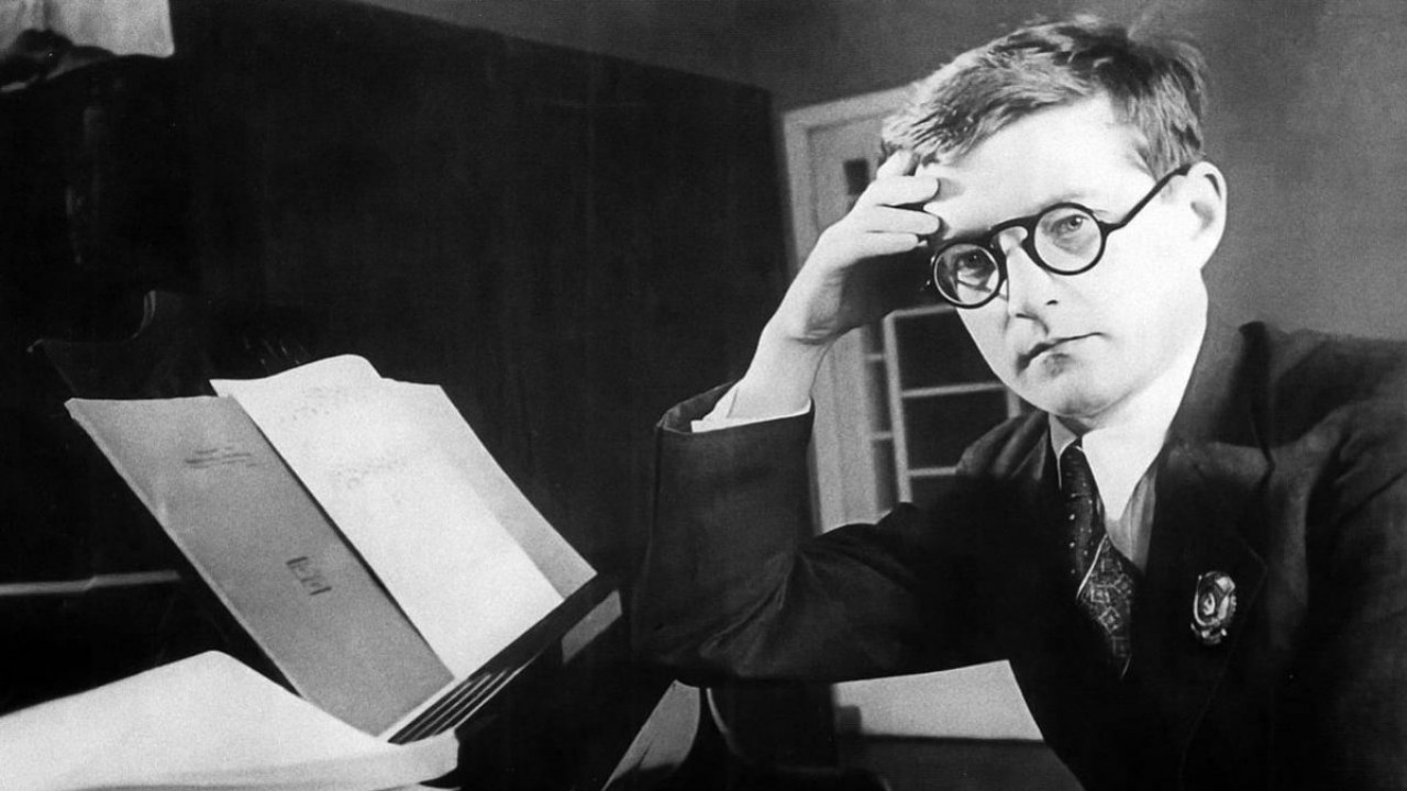 Dimitri Chostakovitch, symphonie en rouge backdrop
