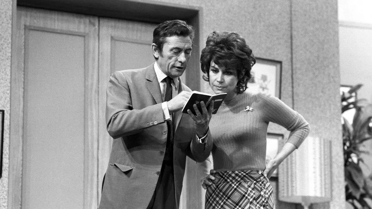 La Brune que voilà backdrop