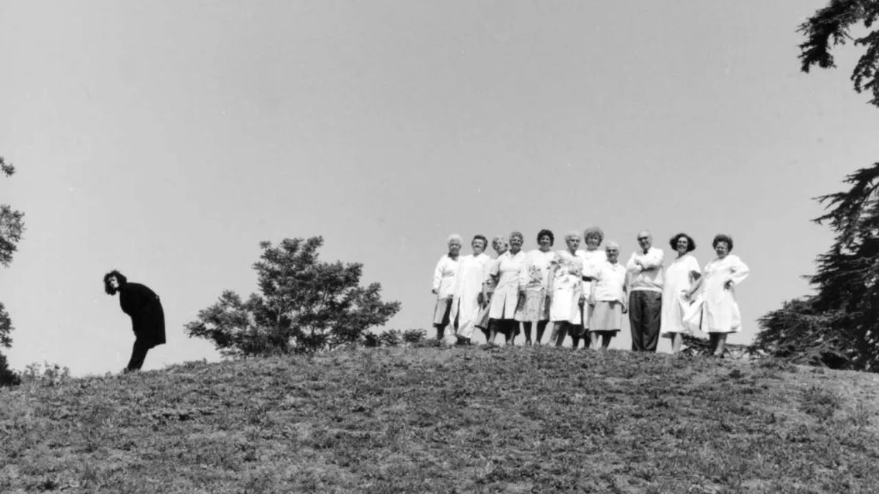 Il vecchio dentro backdrop