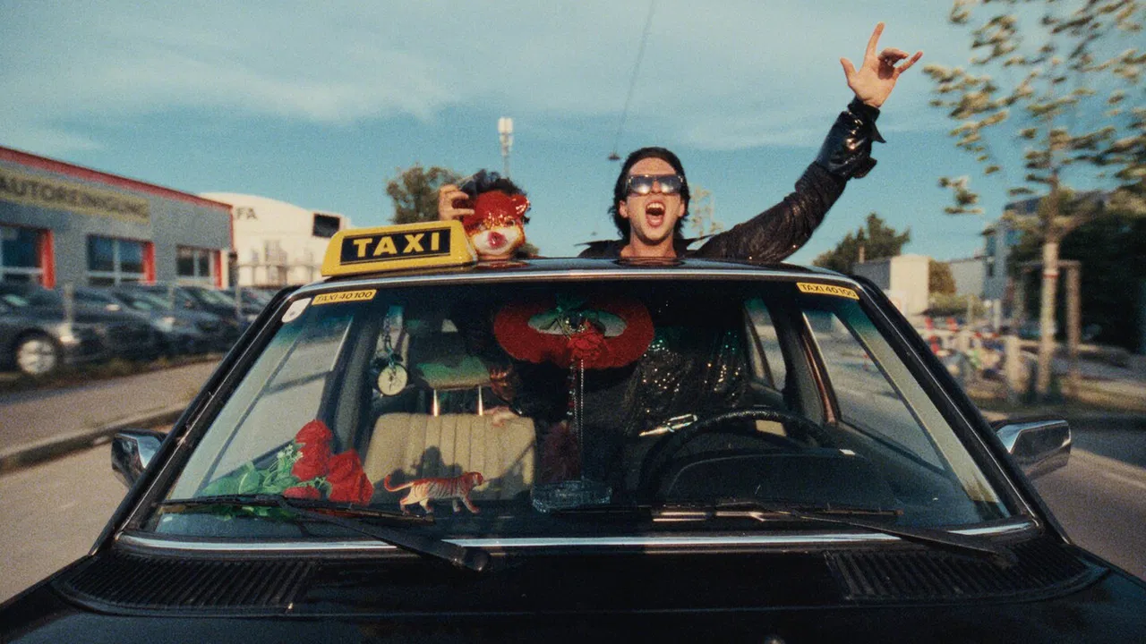 Aufnimmawiederschaun backdrop